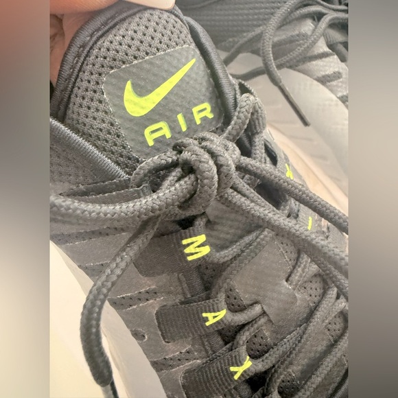 Nike Air Max Axis Wolf - Size 9 - Picture 11 of 14